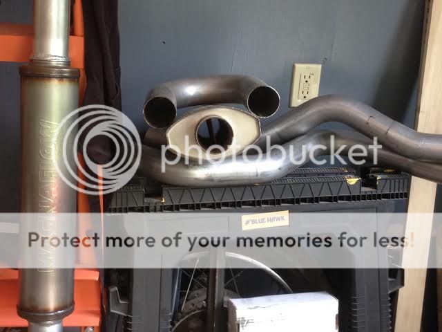 [Image: exhaust2_zps97ab2505.jpg]