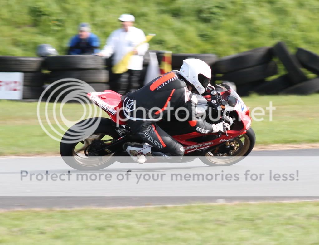 IMAGE: http://i883.photobucket.com/albums/ac37/gee_407/BishopsCourt%20Bike%20meet/IMG_1247_cr.jpg