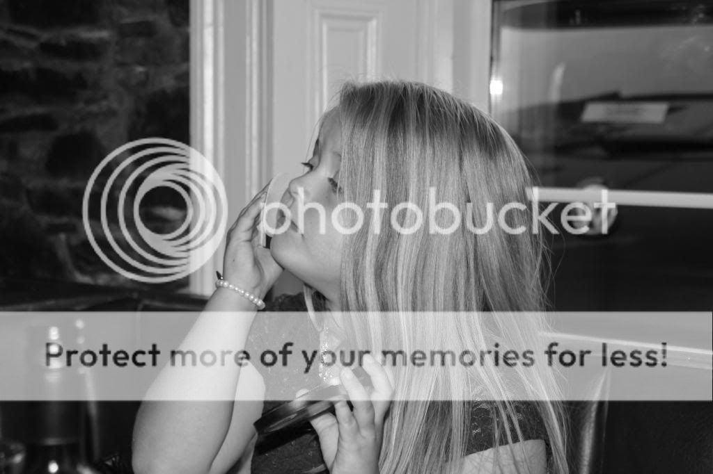 IMAGE: http://i883.photobucket.com/albums/ac37/gee_407/Robins%2040th/IMG_7472_zpsb8279a1e.jpg